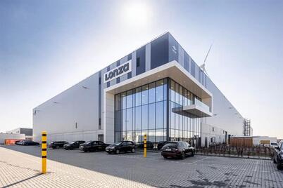Découvrez des espaces modernes d'entrepôts et de bureaux à Bornem, Belgique : une nouvelle référence en logistique.