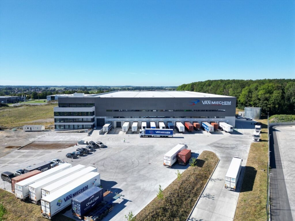 Van Mieghem Logistics: un modèle d'entrepôt durable et automatisé pour l'immobilier logistique moderne