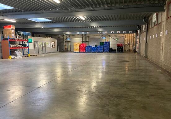 Entrepôt de 1300 m² à louer à Gembloux