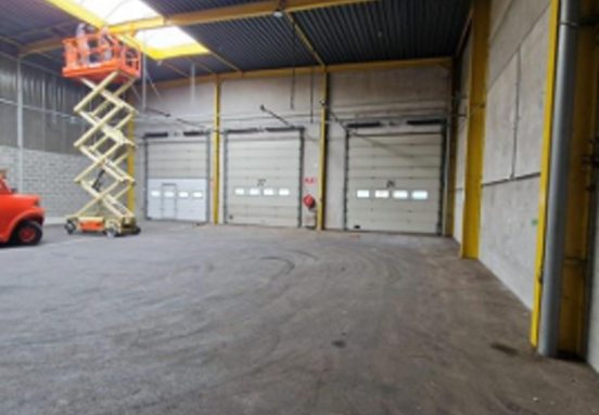 Entrepôt de 1748 m² à louer à Charleroi