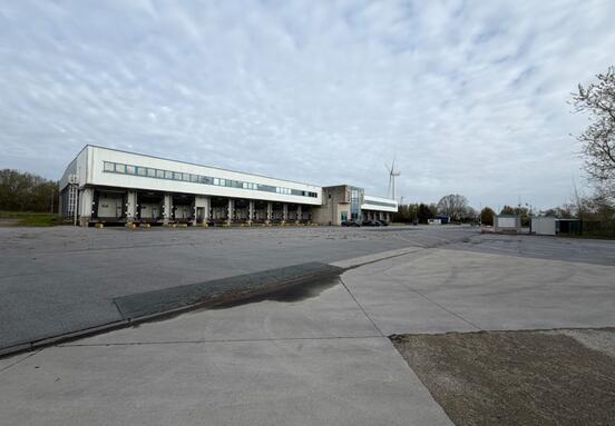 Entrepôt de 5003 m² à louer à Courcelles