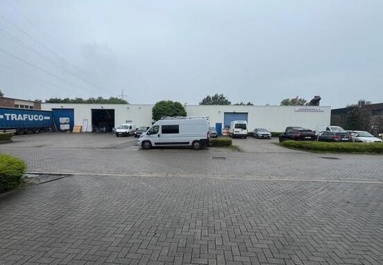 Entrepôt de 1900 m² à louer à Schelle