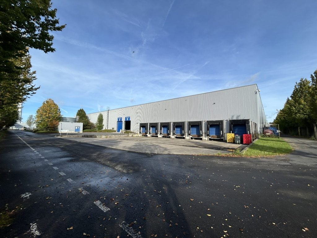 Débloquez une croissance stratégique: Transport Robbyns loue un hub logistique moderne à Puurs